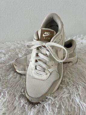 Nike Air Women's Neutral Cream & White Sneakers SZ 9 Gently Used